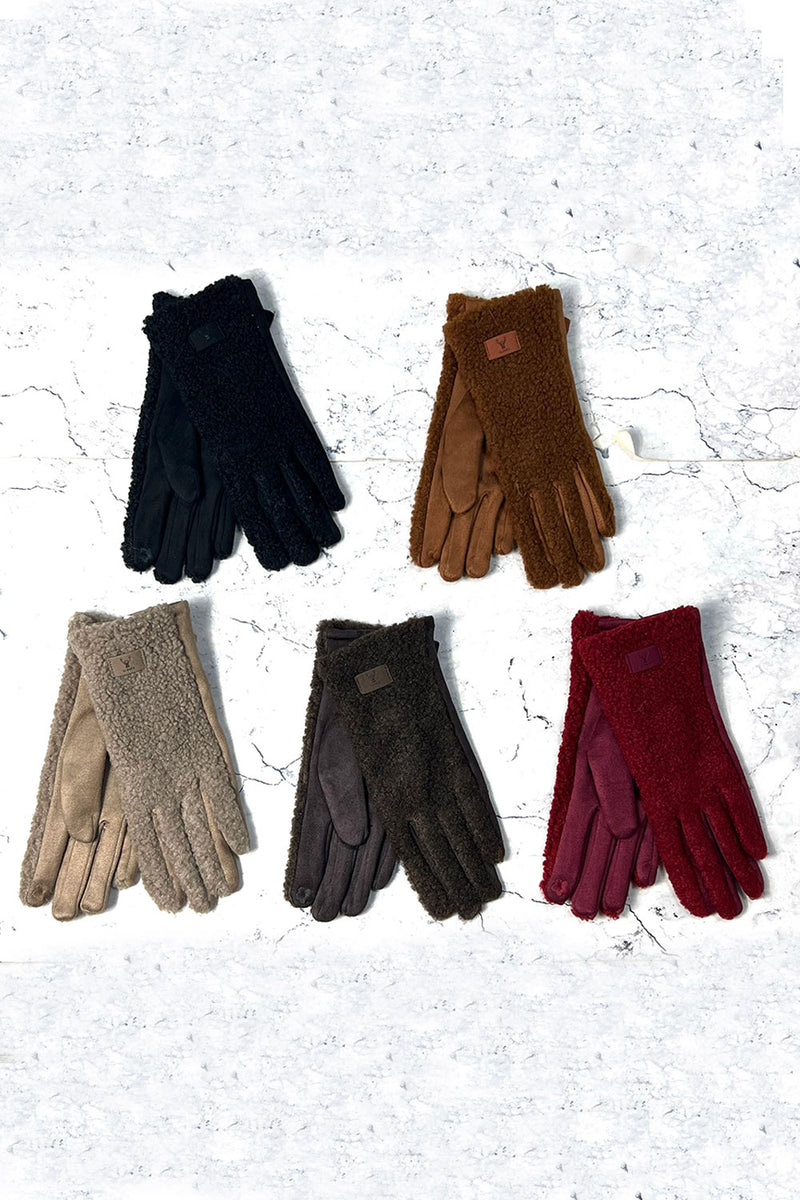 Black textured gloves with cozy boucle detail